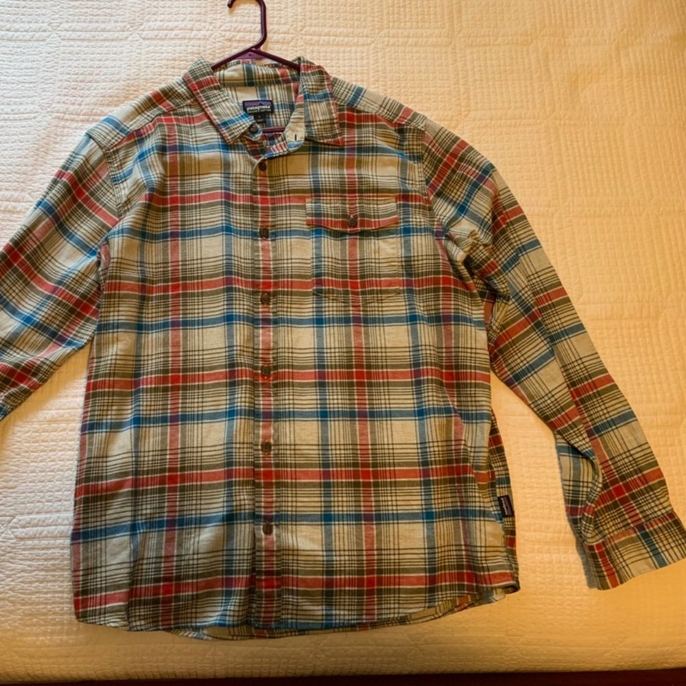 L Patagonia Fjord lightweight flannel button down